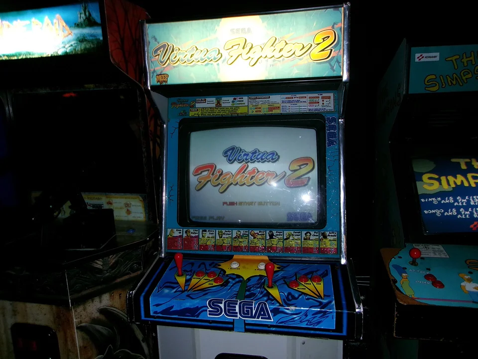 A Virtua Fighter 2 arcade cabinet